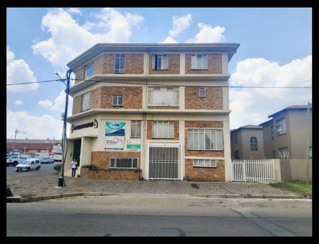 BUSINESS FOR SALE IN NIGEL CENTRAL